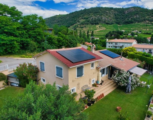 découvrez notre comparatif détaillé des panneaux solaires pour vous aider à choisir la meilleure solution énergétique pour votre maison. analyse des performances, des prix et des marques pour un investissement solaire judicieux.