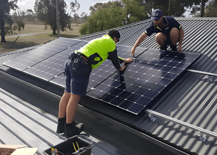 découvrez comment comparer les installateurs de panneaux solaires pour trouver le professionnel idéal pour votre projet. obtenez des devis, évaluez les offres et faites le meilleur choix pour une installation efficace et adaptée à vos besoins.