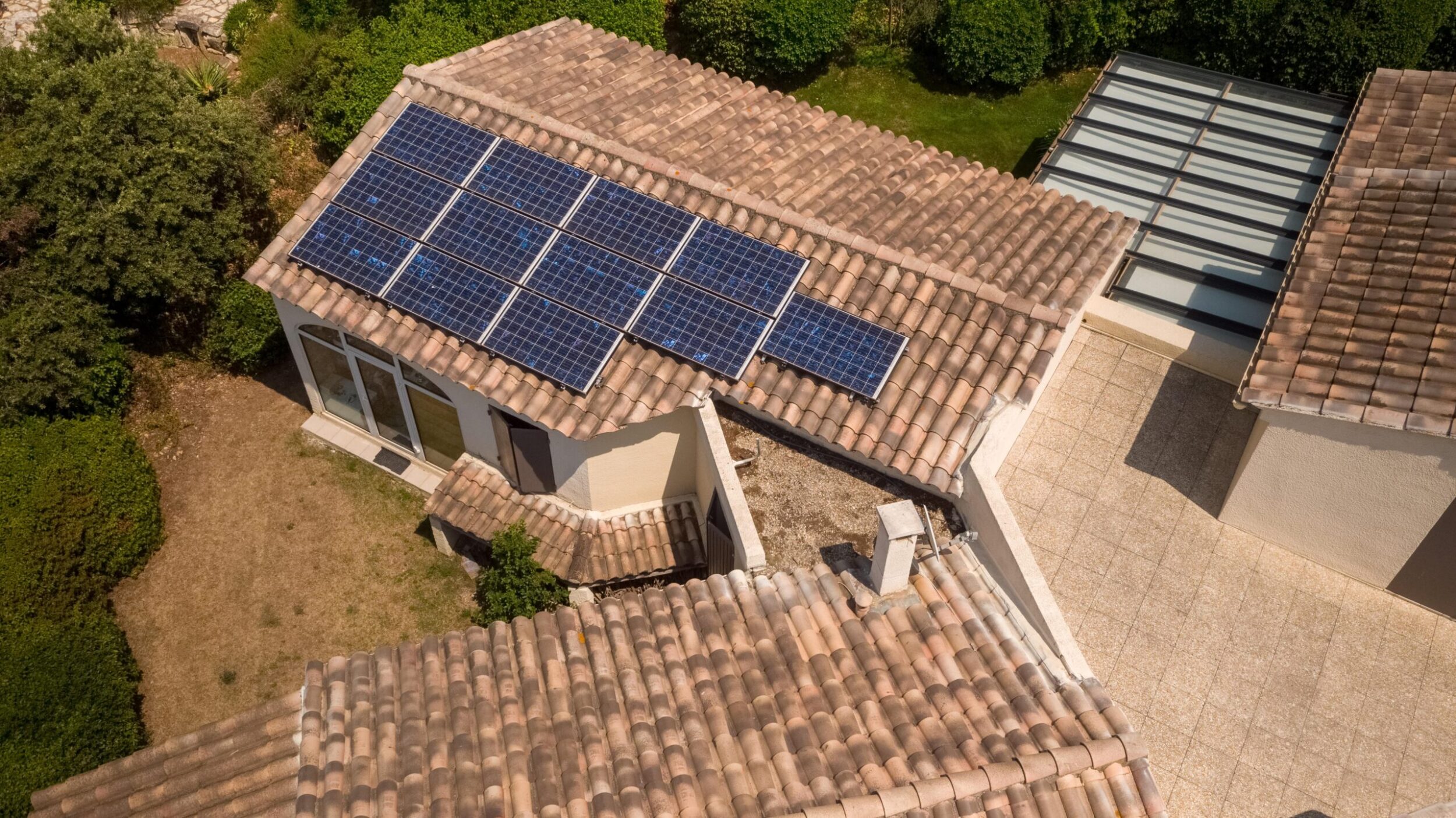découvrez l'importance de la conformité des panneaux solaires pour garantir leur efficacité et leur sécurité. informez-vous sur les normes et réglementations en vigueur pour optimiser votre installation solaire et assurer un investissement durable.