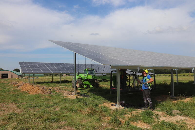 d&eacute;couvrez les strat&eacute;gies pour contourner la r&eacute;glementation solaire et maximiser votre installation photovolta&iuml;que. informez-vous sur les alternatives l&eacute;gales et optimisez vos investissements dans l'&eacute;nergie renouvelable.