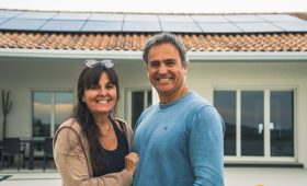 d&eacute;couvrez les co&ucirc;ts d'installation des panneaux solaires en 2025 : estimation des prix, aides financi&egrave;res disponibles et conseils pour rentabiliser votre investissement dans l'&eacute;nergie solaire.