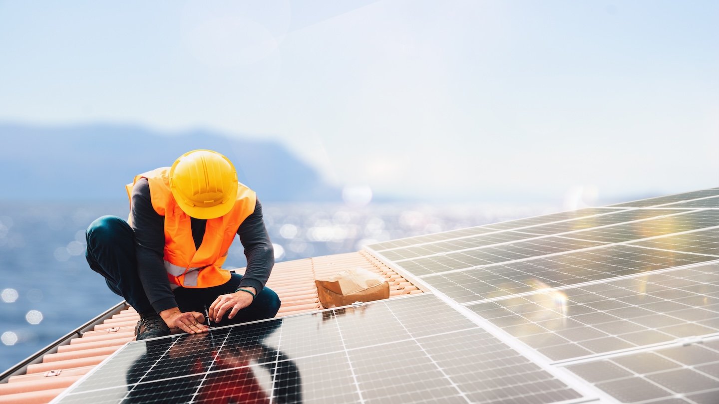 découvrez les coûts cachés des panneaux solaires et apprenez à anticiper les dépenses imprévues liées à l'installation et à l'entretien. informez-vous pour maximiser votre investissement et bénéficier d'une énergie renouvelable durable.