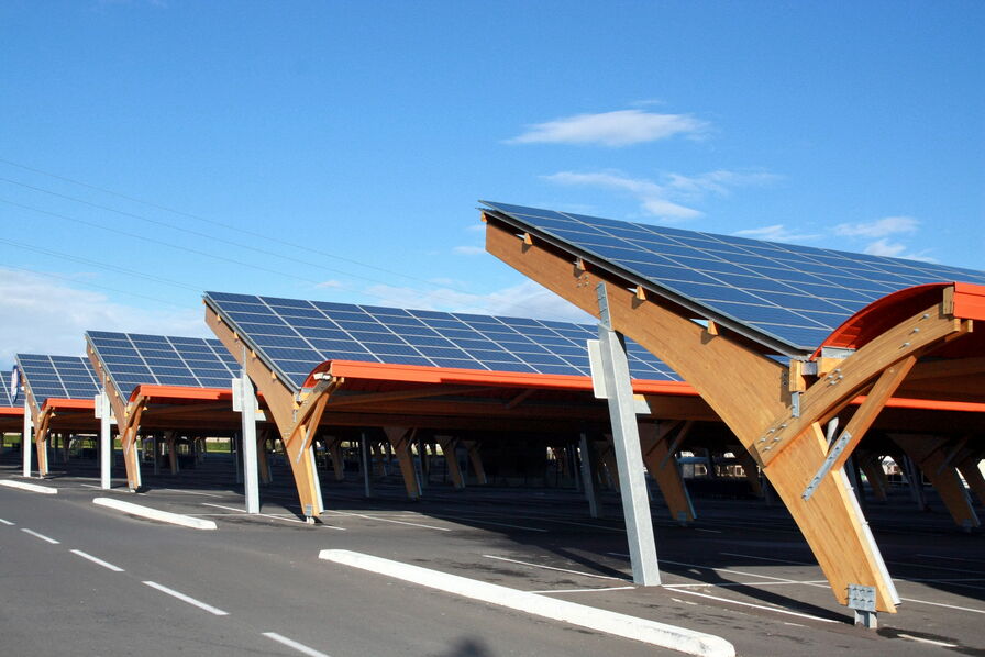 découvrez les défis liés à l'intégration des panneaux solaires dans l'urbanisme, notamment en matière de réglementation, d'esthétique et de durabilité. explorez comment les villes peuvent innover pour allier développement durable et esthétique urbaine.