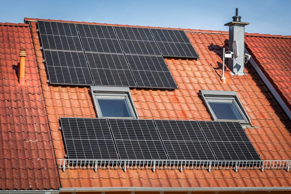 découvrez les défis liés à l'intégration des panneaux solaires dans l'urbanisme moderne. analyse des enjeux techniques, esthétiques et réglementaires visant à promouvoir une ville durable et respectueuse de l'environnement.