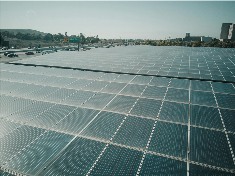 découvrez comment détecter un panneau solaire défectueux, les signes à surveiller et les solutions pour optimiser les performances de votre installation solaire.