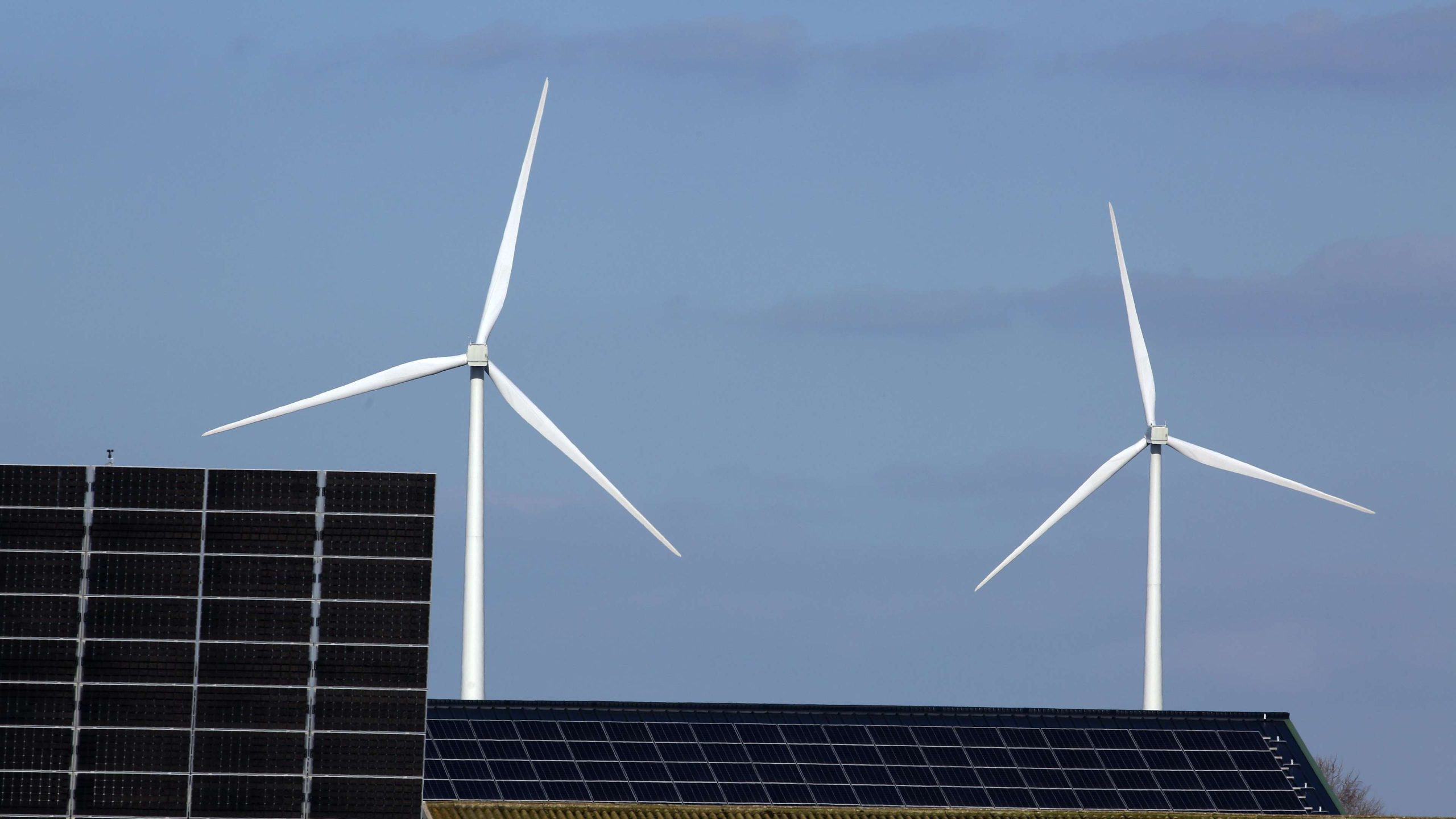 d&eacute;couvrez les &eacute;nergies renouvelables dans l'union europ&eacute;enne : un guide complet sur les initiatives, les technologies et les politiques visant &agrave; promouvoir une transition &eacute;nerg&eacute;tique durable et respectueuse de l'environnement, tout en r&eacute;duisant l'empreinte carbone.