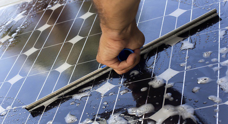 d&eacute;couvrez nos conseils d'entretien pour panneaux solaires afin d'optimiser leur performance et prolonger leur dur&eacute;e de vie. apprenez les meilleures pratiques pour un fonctionnement efficace et un rendement maximal de votre installation solaire.