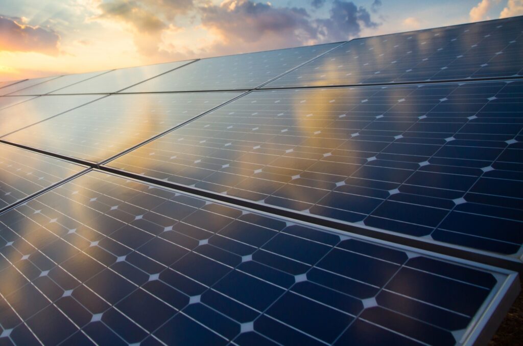 d&eacute;couvrez l'importance de l'entretien des panneaux solaires pour maximiser leur performance et prolonger leur dur&eacute;e de vie. apprenez les meilleures pratiques pour garantir un fonctionnement optimal de vos installations solaires.