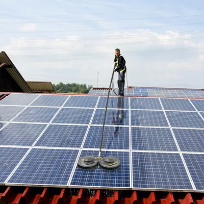 d&eacute;couvrez les meilleures pratiques et conseils pour l'entretien de vos panneaux solaires en 2025. optimisez leur performance et prolongez leur dur&eacute;e de vie gr&acirc;ce &agrave; nos recommandations d'experts.