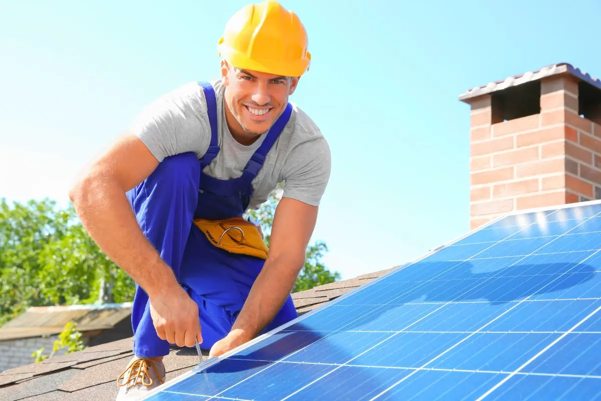 découvrez notre guide complet pour l'entretien des panneaux solaires en 2025. assurez-vous de maximiser l'efficacité de votre installation solaire avec des conseils pratiques et des recommandations d'experts. optimisez votre production d'énergie renouvelable tout en prolongeant la durée de vie de vos panneaux.