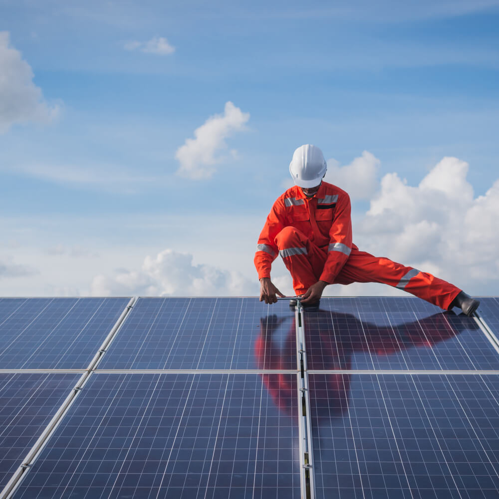 d&eacute;couvrez les meilleures pratiques pour l'entretien de vos panneaux solaires en 2025. assurez-vous d'optimiser leur performance et leur dur&eacute;e de vie avec nos conseils experts et nos astuces fiables. prot&eacute;gez votre investissement tout en contribuant &agrave; l'&eacute;nergie verte.