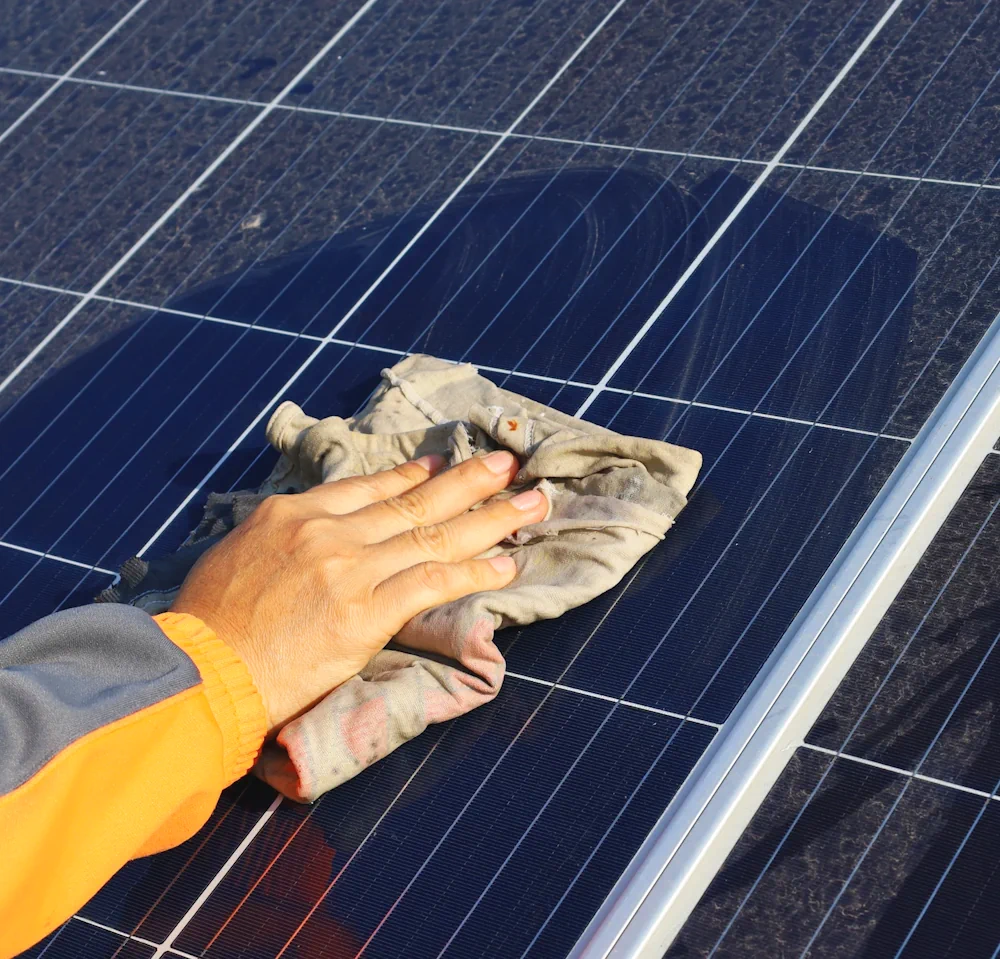 d&eacute;couvrez nos conseils pratiques pour l'entretien de vos panneaux solaires. assurez leur performance optimale et prolongez leur dur&eacute;e de vie gr&acirc;ce &agrave; nos astuces et recommandations d'experts.