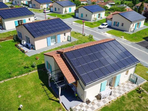 découvrez notre service d'évaluation des sites solaires, conçu pour optimiser votre projet énergétique. obtenez une analyse approfondie de la faisabilité et du potentiel solaire de votre terrain, afin de maximiser l'efficacité de votre installation photovoltaïque.
