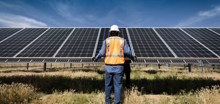 découvrez l'héritage et les impacts de photowatt, l'un des pionniers dans le secteur des panneaux solaires en france. analyse de la fin de cette entreprise emblématique et de ses conséquences sur l'industrie de l'énergie renouvelable.