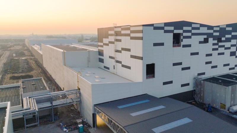 découvrez les solutions de financement innovantes pour les gigafactories, essentielles à l'avenir des énergies renouvelables et des technologies durables. optimisez vos projets industriels grâce à des ressources financières adaptées.