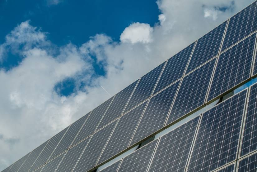 découvrez comment le financement solaire peut vous aider à réaliser des économies d'énergie tout en préservant l'environnement. explorez les différentes options de financement pour installer des panneaux solaires chez vous et profitez d'une énergie renouvelable à moindre coût.