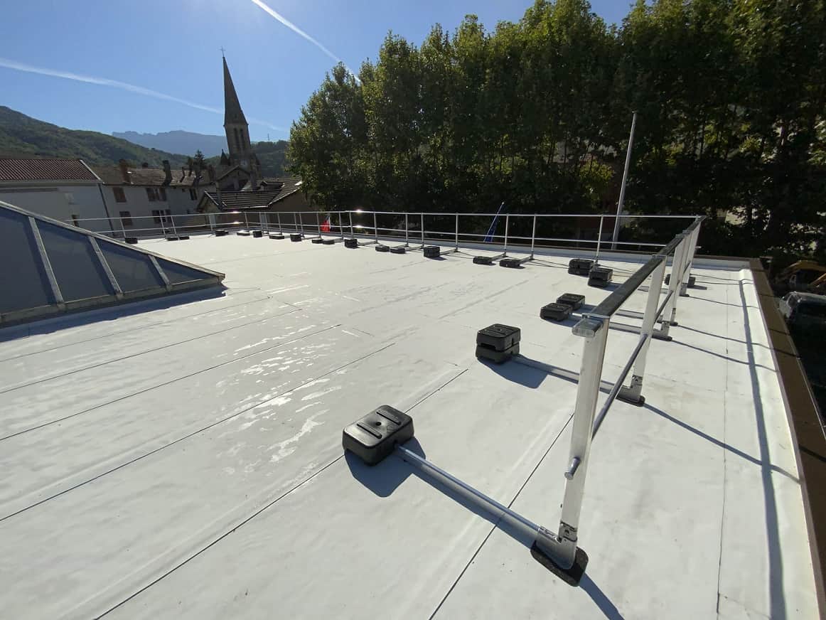 découvrez nos solutions de fixation pour toitures terrasses, alliant résistance et esthétisme. idéales pour assurer l'étanchéité et la durabilité de votre toiture en milieu urbain ou résidentiel.