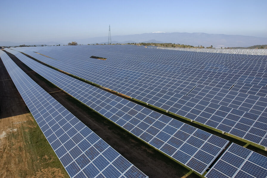 découvrez le potentiel énergétique de la france avec 912 mw de puissance photovoltaïque, un pas vers une transition écologique réussie. explorez les avantages de l'énergie solaire pour un avenir durable et respectueux de l'environnement.