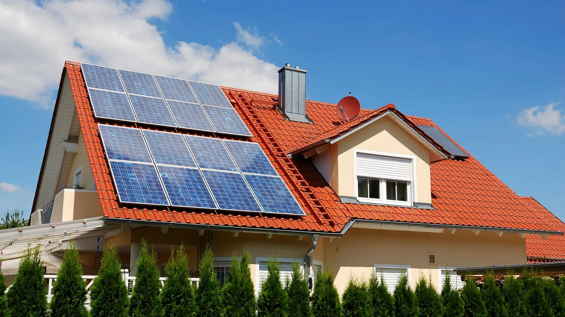 découvrez notre guide complet sur les panneaux solaires : installation, avantages, coûts et conseils pratiques pour maximiser votre investissement dans l'énergie verte. transformez votre maison en une source d'énergie durable et économisez sur vos factures d'électricité.