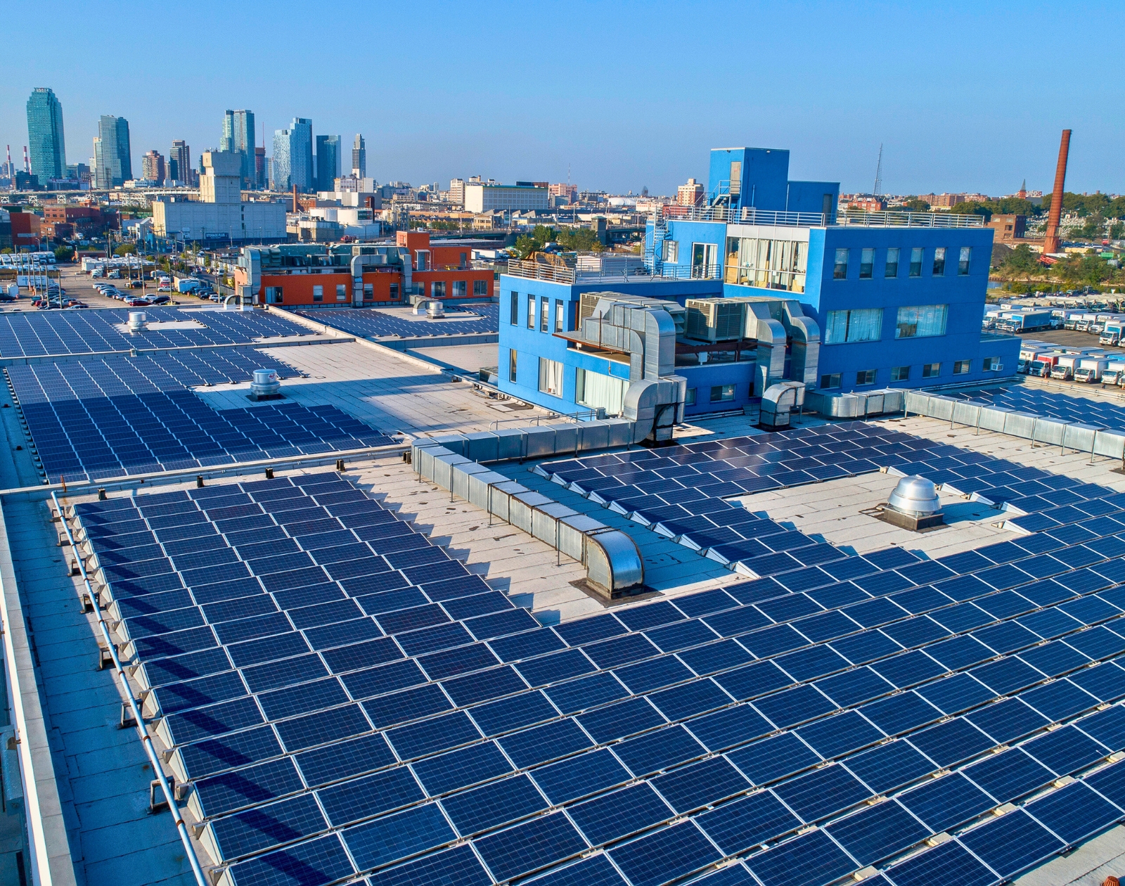 découvrez l'impact des panneaux solaires sur l'environnement et l'économie. apprenez comment cette source d'énergie renouvelable contribue à la réduction des émissions de carbone, favorise l'autonomie énergétique et stimule l'innovation technologique. transformez votre connaissance sur les avantages des panneaux solaires et leur rôle dans la lutte contre le changement climatique.