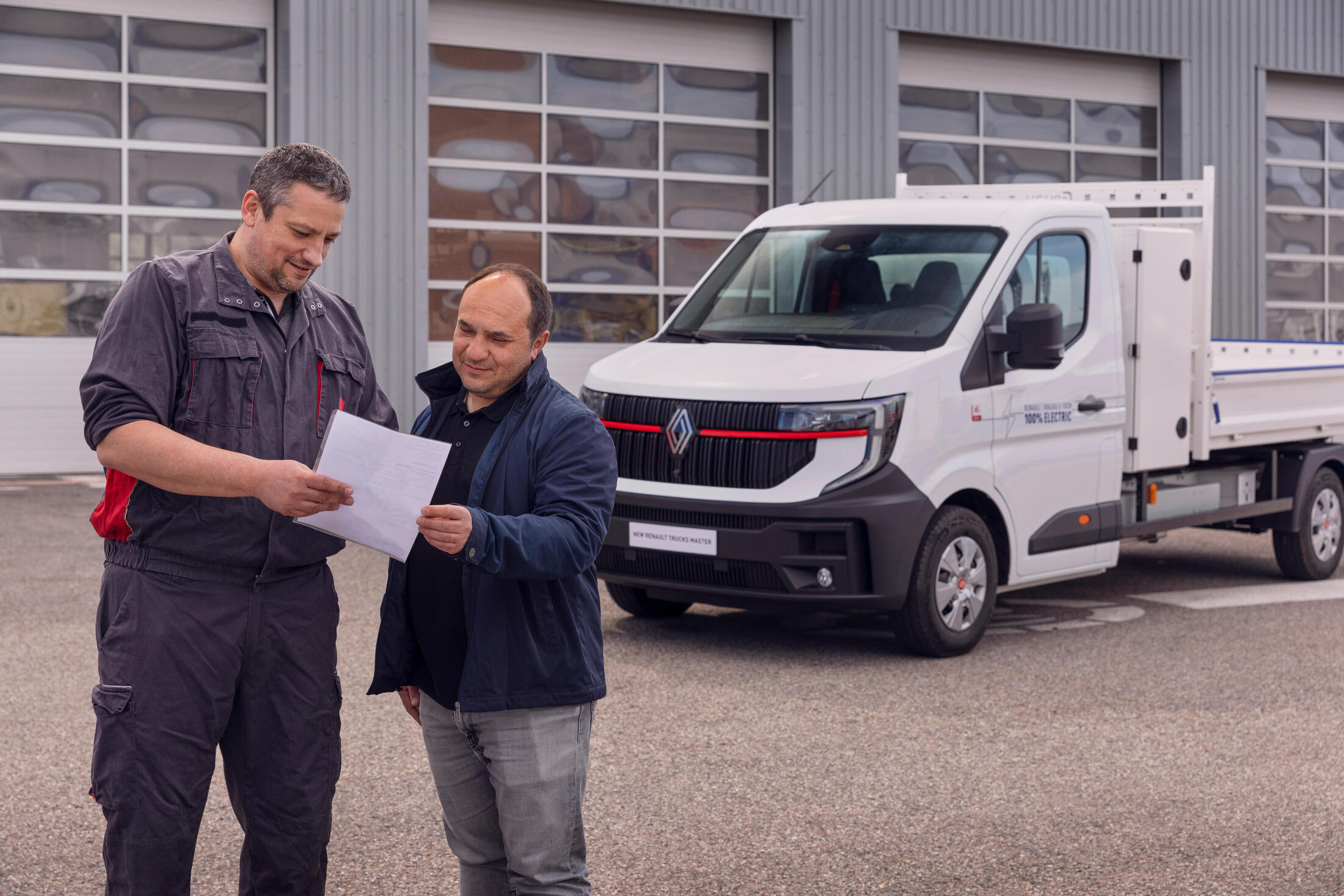 découvrez comment renault et volvo intègrent des solutions solaires innovantes dans leurs véhicules pour une mobilité durable et respectueuse de l'environnement. explorez les technologies et les avantages de cette intégration solaire.