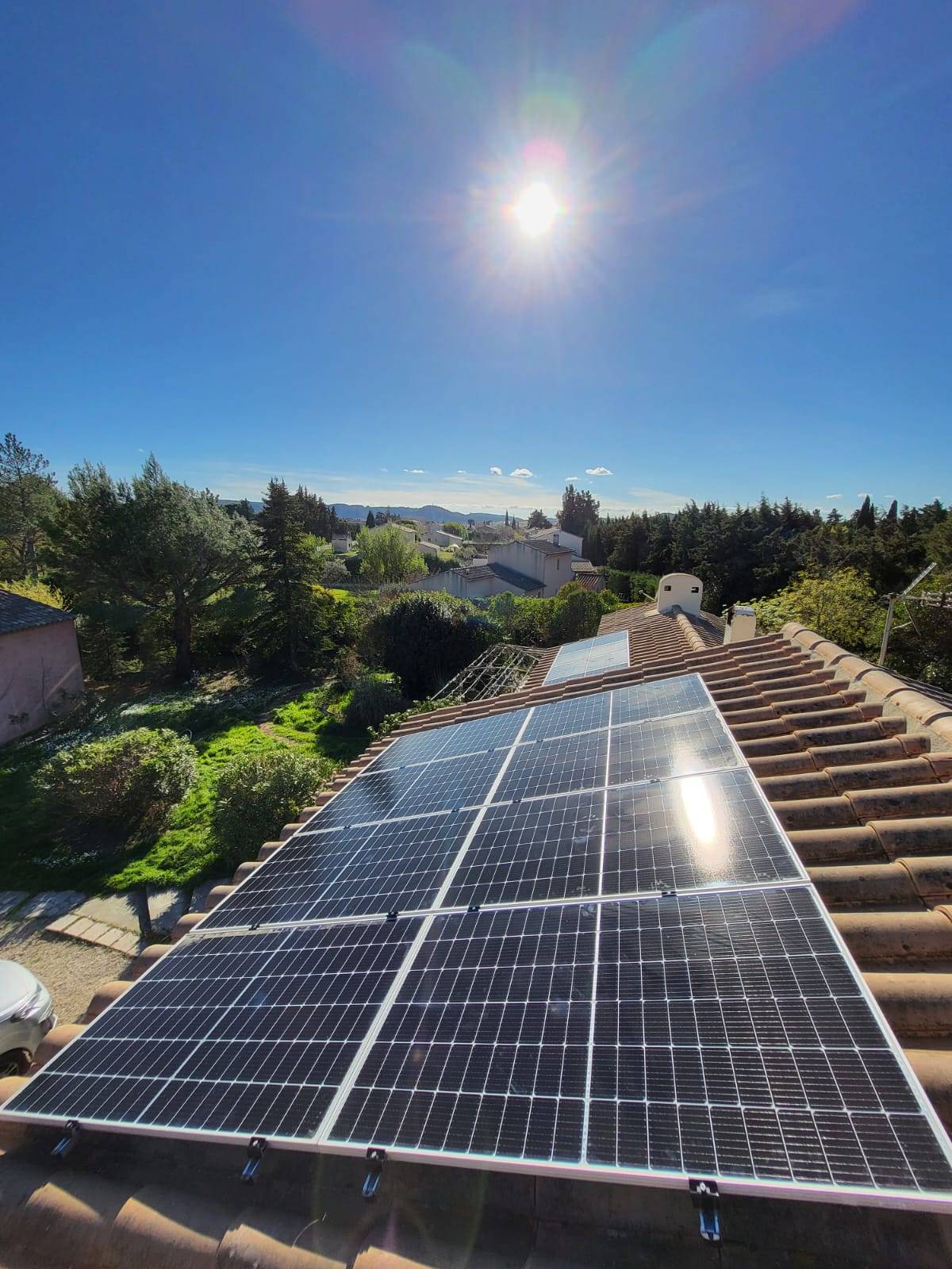 d&eacute;couvrez les avantages d'investir dans des panneaux solaires : r&eacute;duction des factures d'&eacute;nergie, avantages fiscaux et contribution &agrave; un avenir durable. explorez nos solutions adapt&eacute;es &agrave; vos besoins pour maximiser votre retour sur investissement tout en pr&eacute;servant l'environnement.