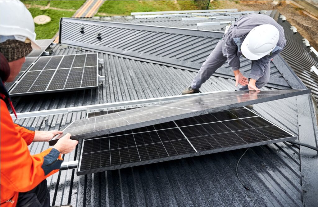 découvrez les idées reçues et les vérités sur les panneaux solaires ! démystifiez les mythes courants, apprenez comment fonctionne cette énergie renouvelable et explorez les avantages réels des panneaux solaires pour votre maison et l'environnement.