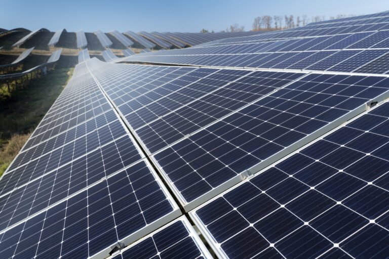 découvrez comment négocier efficacement l'installation de panneaux solaires en 2025. profitez des meilleures offres et réduisez vos coûts tout en contribuant à un avenir énergétique durable.