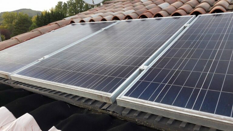 découvrez nos solutions innovantes de panneaux solaires pour une énergie renouvelable et durable. maximisez votre indépendance énergétique tout en réduisant votre empreinte carbone grâce à nos produits de haute qualité.