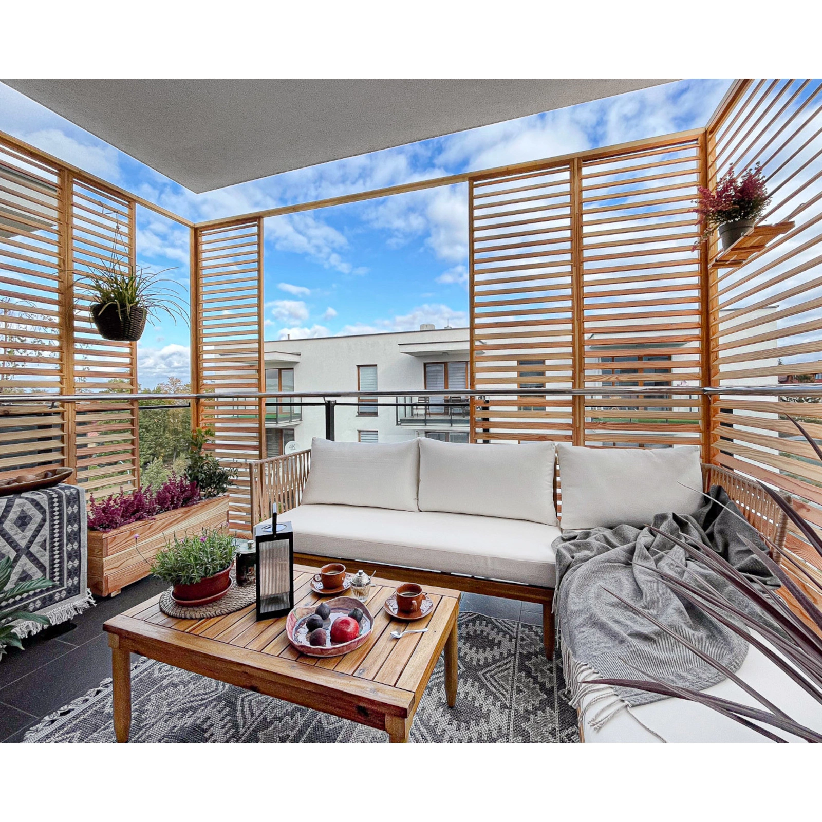 découvrez nos panneaux pour balcon, alliant design et fonctionnalité. protégez votre espace extérieur tout en ajoutant une touche de style. idéals pour garantir intimité et sécurité, nos panneaux s'adaptent à tous les types de balcons.