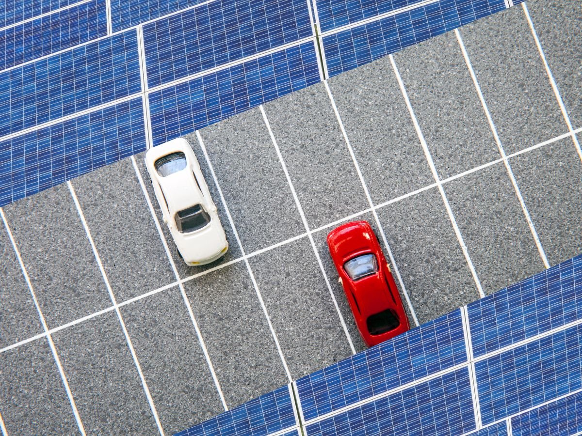 d&eacute;couvrez comment les panneaux photovolta&iuml;ques pour parkings transforment les espaces de stationnement en sources d'&eacute;nergie renouvelable, r&eacute;duisant l'empreinte carbone tout en offrant des solutions pratiques pour les conducteurs. optez pour une &eacute;nergie propre et durable avec nos solutions innovantes !