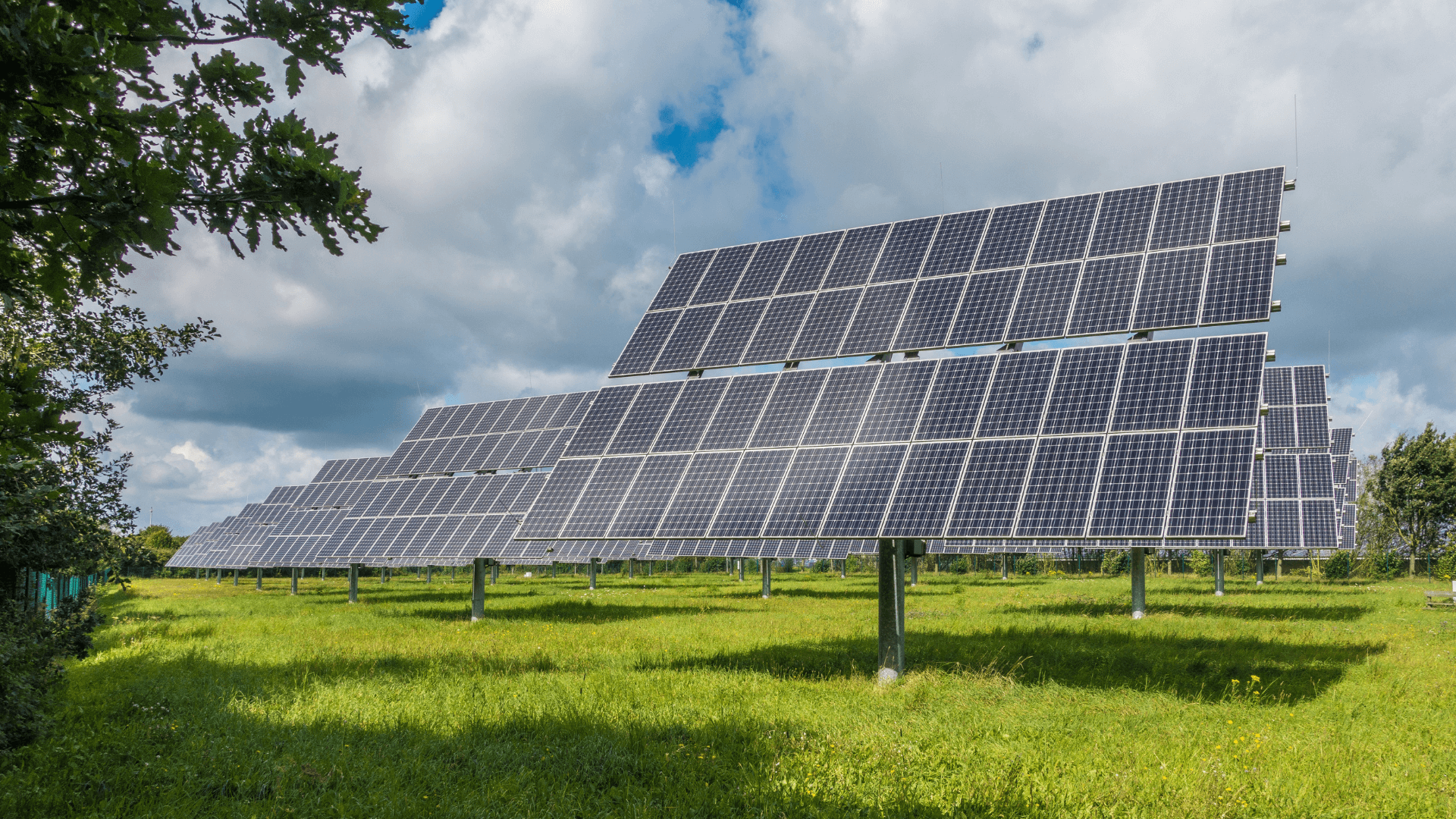 d&eacute;couvrez des conseils pratiques pour optimiser l'installation et l'utilisation de vos panneaux solaires. maximisez votre production d'&eacute;nergie verte et r&eacute;duisez votre consommation d'&eacute;lectricit&eacute; gr&acirc;ce &agrave; des astuces d'experts.