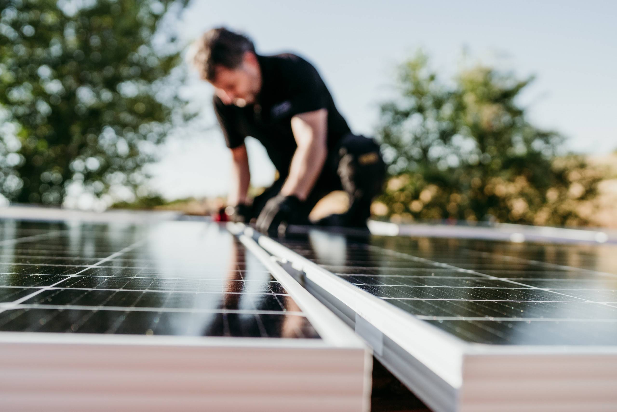 découvrez les pièges courants auxquels les installateurs de panneaux solaires doivent faire face. apprenez à les éviter pour garantir une installation efficace et durable de vos systèmes solaires.
