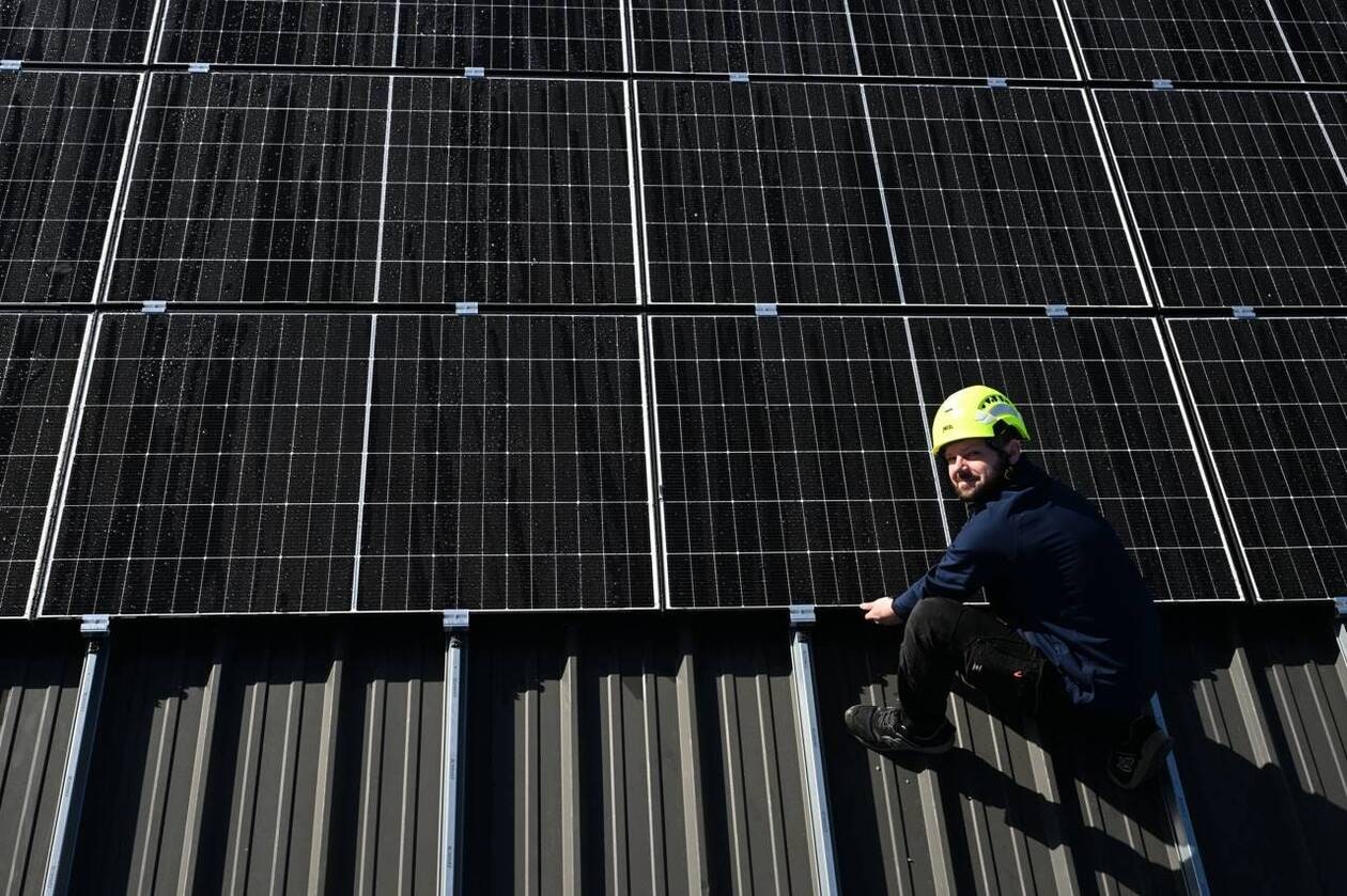 d&eacute;couvrez les pr&eacute;visions des prix des panneaux solaires en 2025. informez-vous sur les tendances du march&eacute;, les facteurs influen&ccedil;ant les co&ucirc;ts et les &eacute;conomies potentielles gr&acirc;ce &agrave; l'&eacute;nergie solaire. restez &agrave; jour pour prendre des d&eacute;cisions &eacute;clair&eacute;es sur vos investissements &eacute;nerg&eacute;tiques.