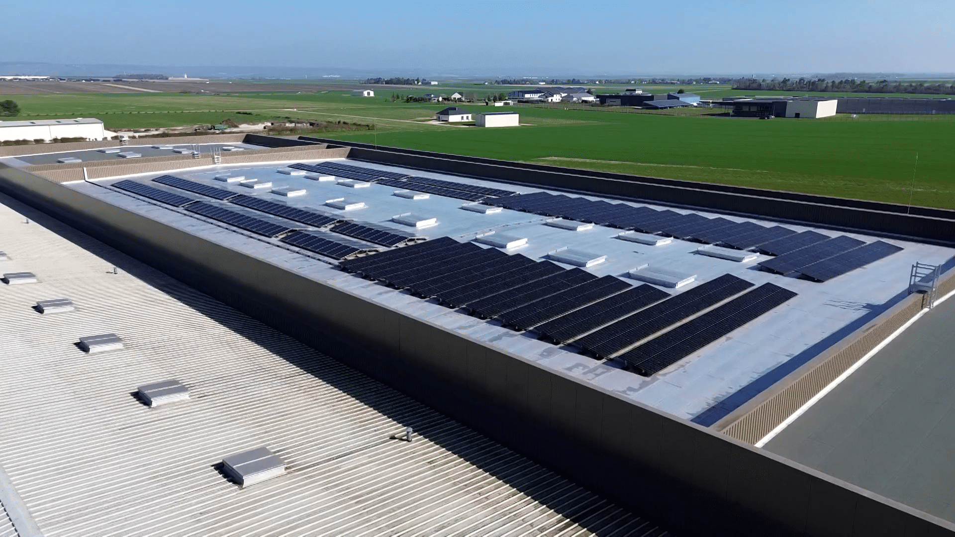 d&eacute;couvrez les tendances et estimations des prix des panneaux solaires en 2025. informez-vous sur les facteurs influen&ccedil;ant les co&ucirc;ts, les &eacute;conomies d'&eacute;nergie potentielles et les avantages de l'installation de panneaux solaires pour un avenir durable.