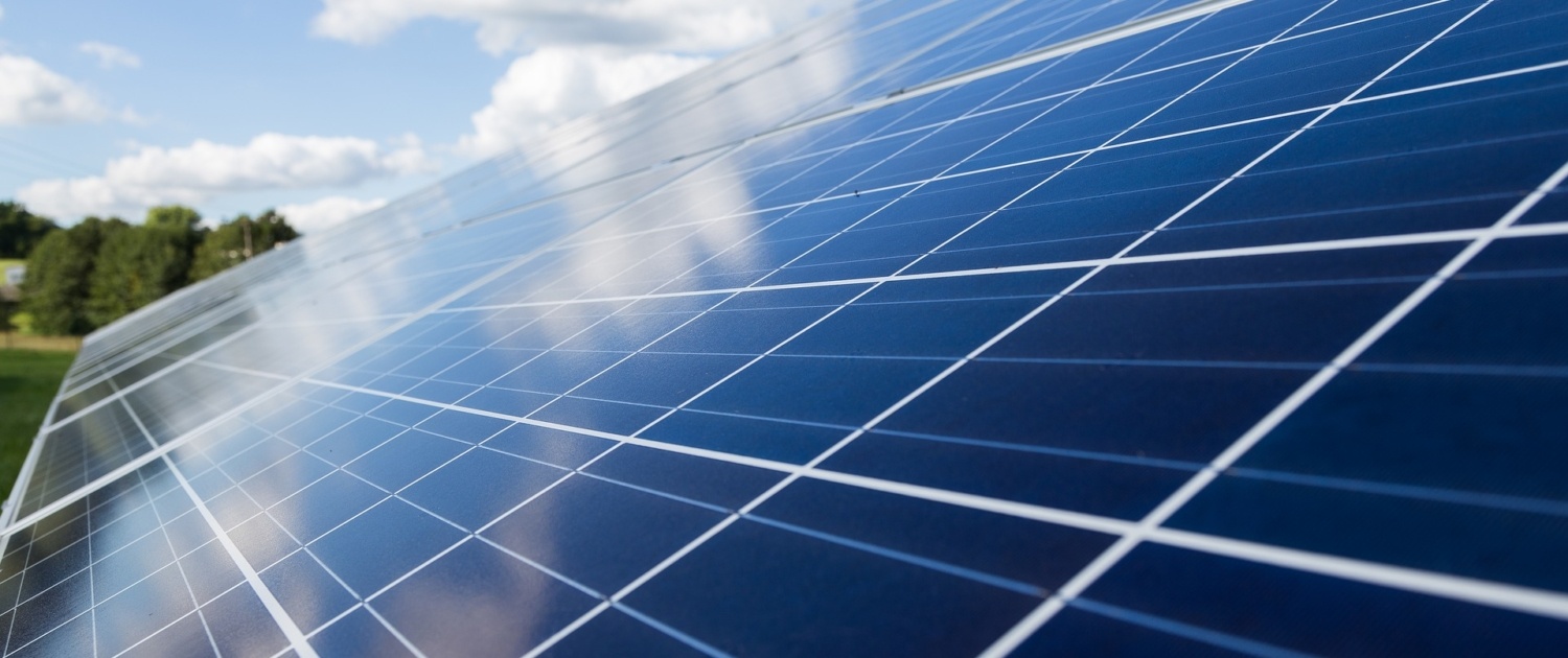 découvrez comment le recyclage des panneaux solaires contribue à la durabilité environnementale. apprenez les meilleures pratiques pour la gestion des déchets photovoltaïques et l'importance de la réutilisation des matériaux pour un avenir énergétique responsable.