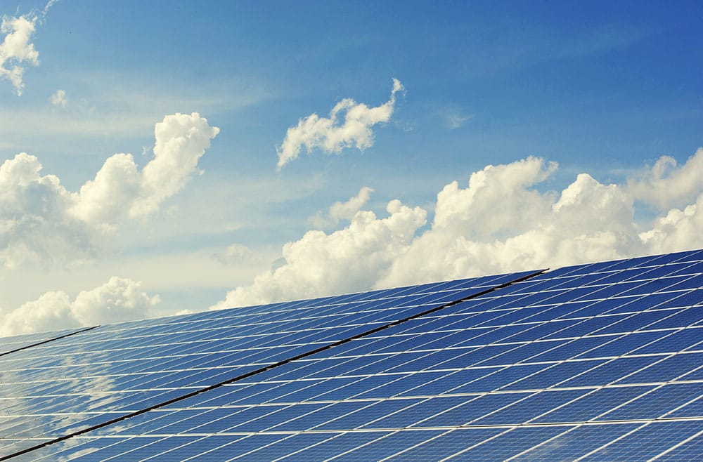 découvrez l'importance du recyclage des panneaux solaires pour préserver notre planète. apprenez comment ces dispositifs peuvent être réutilisés et transformés, réduisant ainsi les déchets et soutenant une économie circulaire. engagés pour un avenir durable, nous vous guidons sur les meilleures pratiques de recyclage des panneaux solaires.