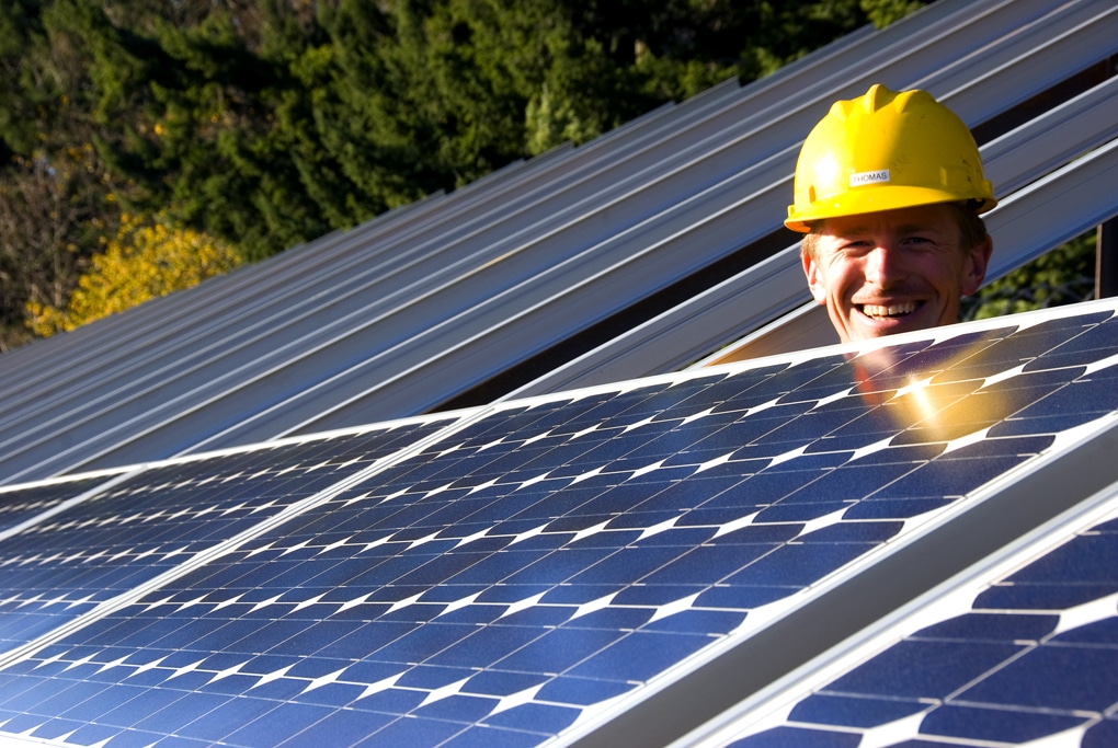 découvrez comment les panneaux solaires transforment les régions françaises en sources d'énergie renouvelable. explorez les avantages, les initiatives locales et les opportunités d'investissement dans l'énergie solaire pour un avenir durable.