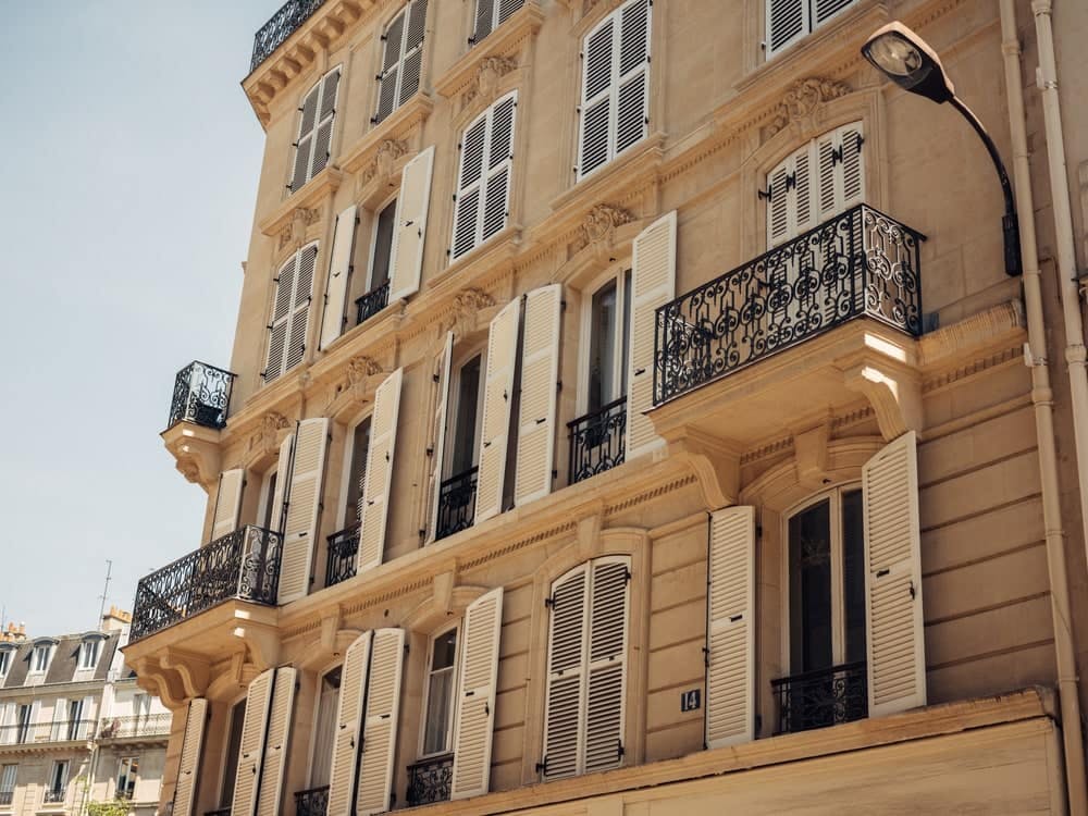 découvrez les principales réglementations encadrant la copropriété en france. informez-vous sur les droits et devoirs des copropriétaires, les règles de gestion des parties communes, et les modalités de prise de décision au sein de la copropriété.