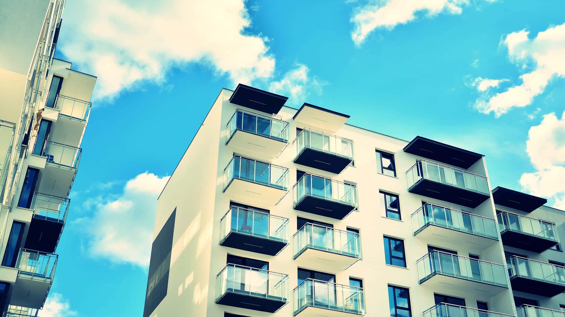 découvrez les essentielles réglementations de la copropriété qui encadrent la vie collective dans les immeubles partagés. informez-vous sur les droits et obligations des copropriétaires, les règles de fonctionnement de l'assemblée générale et les décisions prises pour le bien-être de tous. restez au courant des normes juridiques pour mieux gérer votre copropriété.