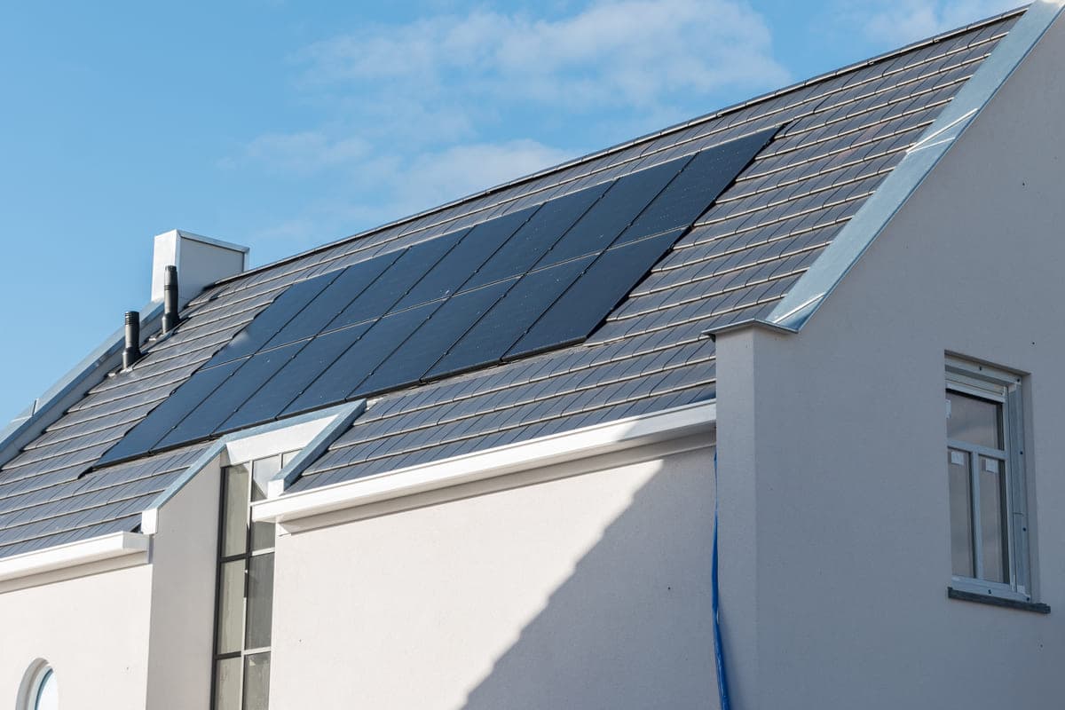 découvrez comment maximiser la rentabilité de vos panneaux solaires grâce à des conseils pratiques, des analyses de coûts et des avantages fiscaux. apprenez à optimiser votre investissement et à faire des économies d'énergie.