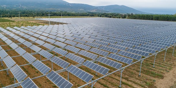 découvrez comment la révolution solaire transforme les zones rurales en france, en promouvant l'énergie durable, réduisant les coûts et favorisant l'autonomie énergétique des communautés.