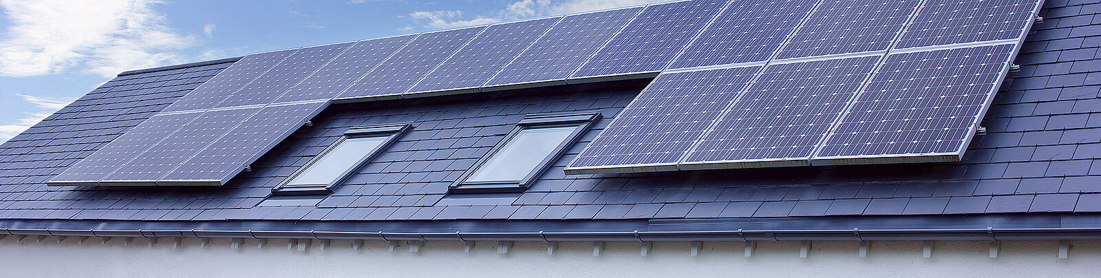 découvrez comment les panneaux solaires peuvent transformer votre maison en une source d'énergie renouvelable et économique. devenez le roi de l'énergie verte en réduisant vos factures tout en préservant l'environnement.