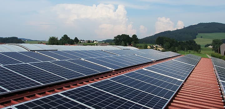 d&eacute;couvrez comment les panneaux solaires peuvent transformer votre maison en un royaume d'&eacute;nergie durable. informez-vous sur les avantages, les &eacute;conomies et les technologies modernes pour profiter pleinement du pouvoir du soleil.