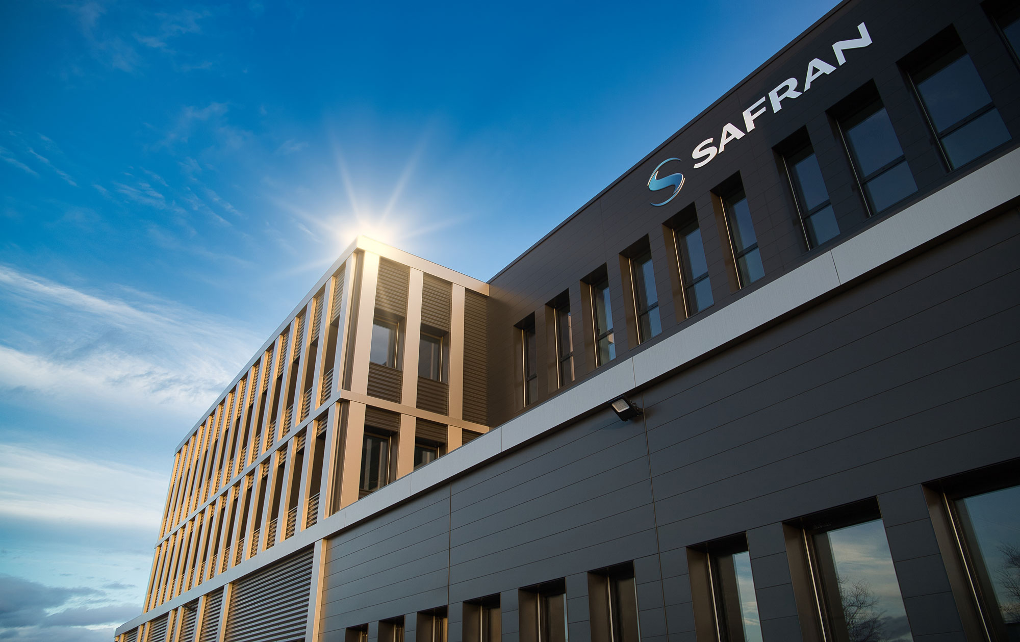 découvrez safran électroniques, un leader innovant dans le domaine des systèmes électroniques et des solutions technologiques avancées. explorez nos produits de haute qualité qui allient performance et fiabilité pour répondre aux besoins de l'aviation, de la défense et des marchés industriels.
