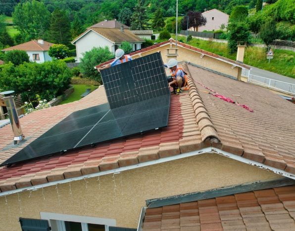 découvrez notre simulateur de panneaux solaires 2025 pour évaluer le rendement et les économies potentielles de l'énergie solaire. informez-vous sur les avantages, les coûts et les aides disponibles pour un projet green et durable.