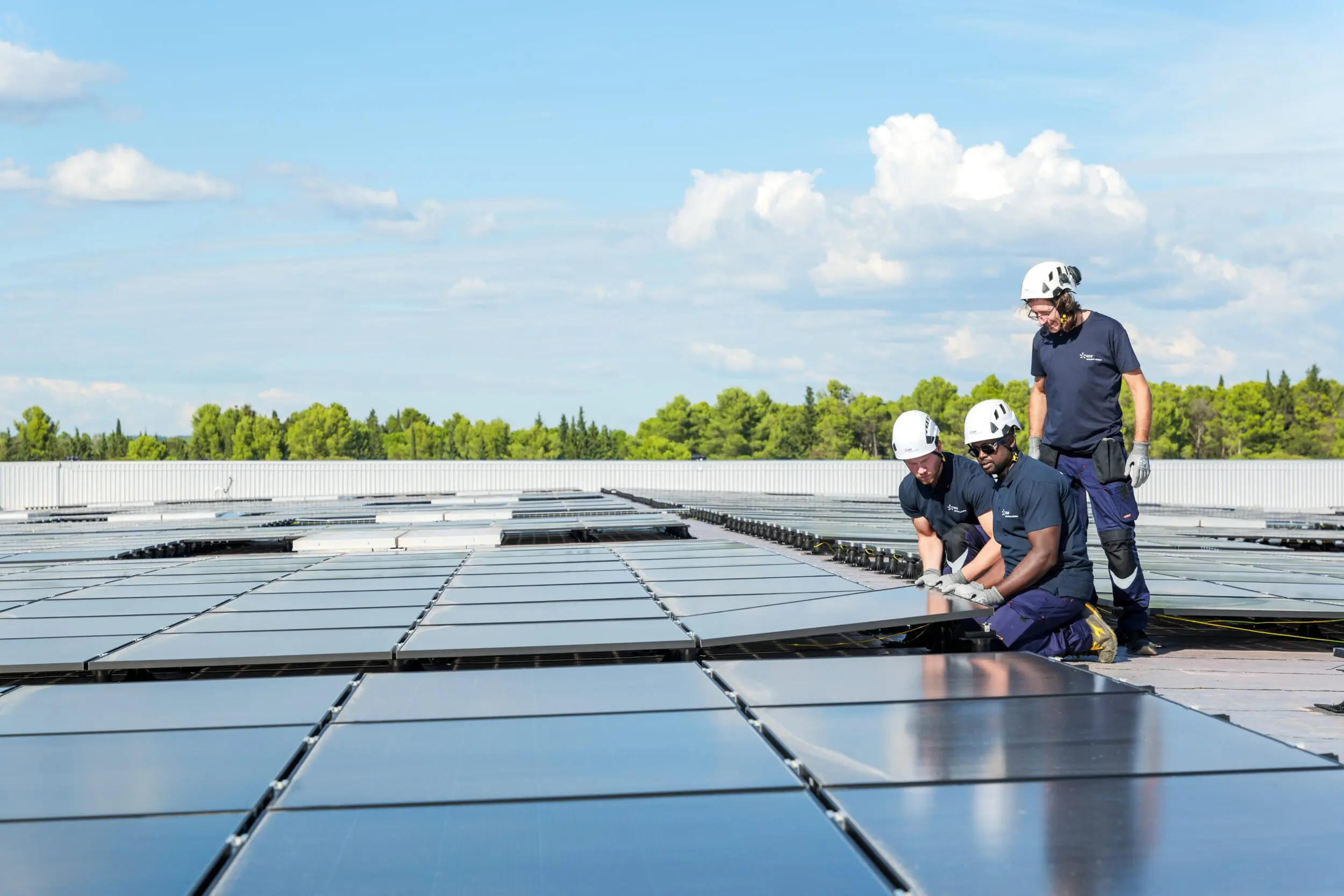 découvrez notre outil de simulation de panneaux solaires qui vous permet d'estimer la production d'énergie solaire pour votre habitation. évaluez les économies potentielles et les avantages environnementaux en quelques clics.