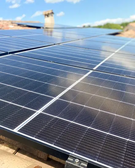 d&eacute;couvrez les avantages de l'&eacute;nergie solaire local, une solution durable et &eacute;conomique pour r&eacute;duire votre empreinte carbone tout en profitant d'une &eacute;nergie verte &agrave; proximit&eacute; de chez vous.