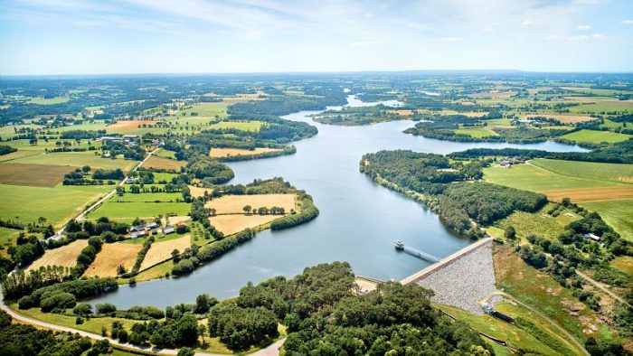 découvrez notre soutien pour la transition énergétique, un accompagnement sur mesure pour vous aider à adopter des pratiques durables, optimiser vos consommations et réduire votre empreinte carbone. rejoignez le mouvement vers un avenir plus vert.