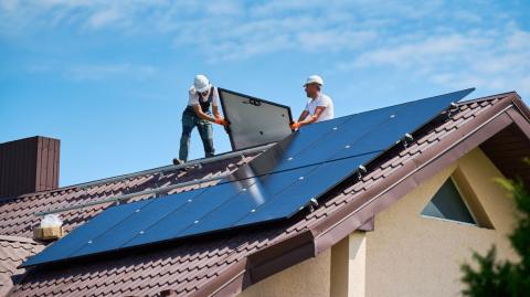 d&eacute;couvrez les subventions pour l'installation de panneaux solaires en 2025 ! profitez d'aides financi&egrave;res avantageuses pour rendre votre transition &eacute;nerg&eacute;tique plus accessible. informez-vous sur les crit&egrave;res d'&eacute;ligibilit&eacute; et maximisez vos &eacute;conomies gr&acirc;ce aux solutions durables.